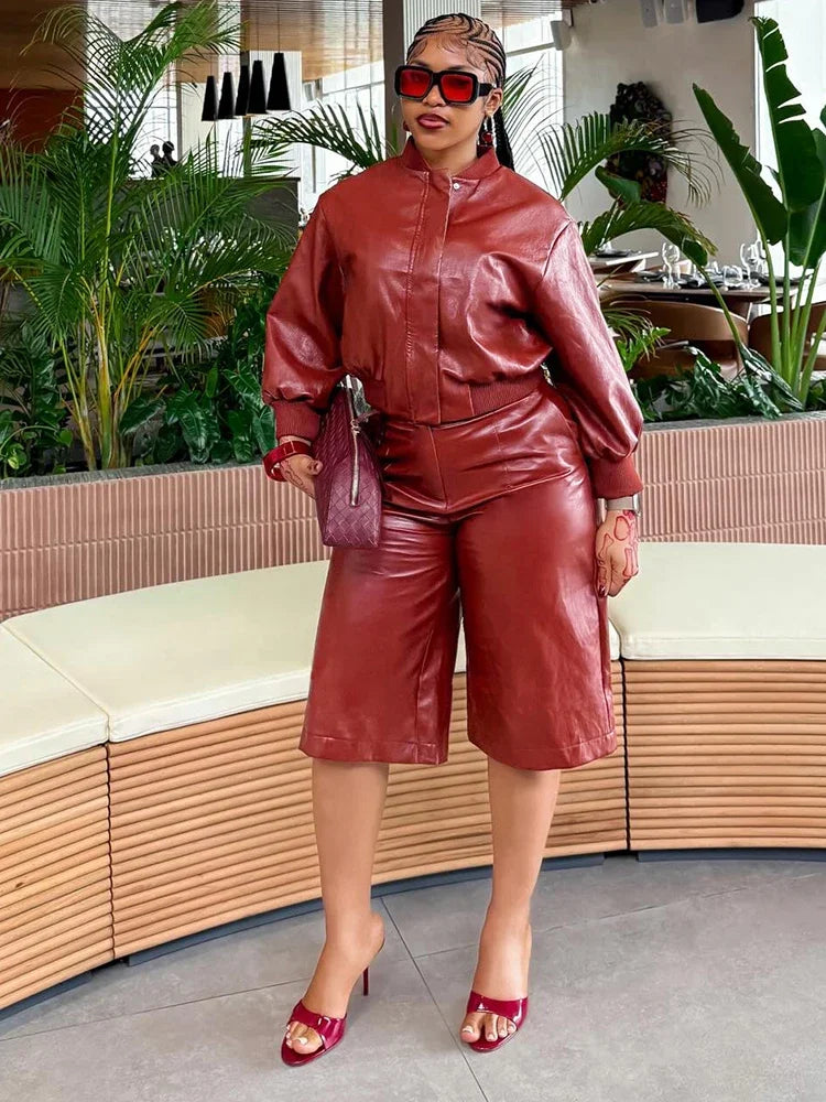 Ensemble court en cuir rouge