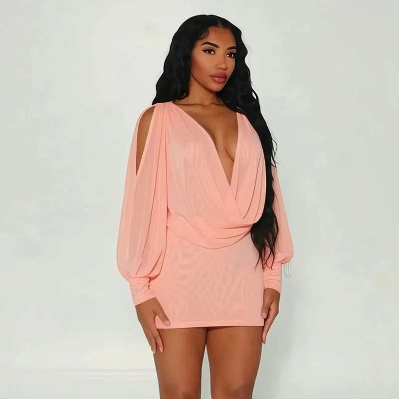 Mini-robe transparente à épaules dénudées