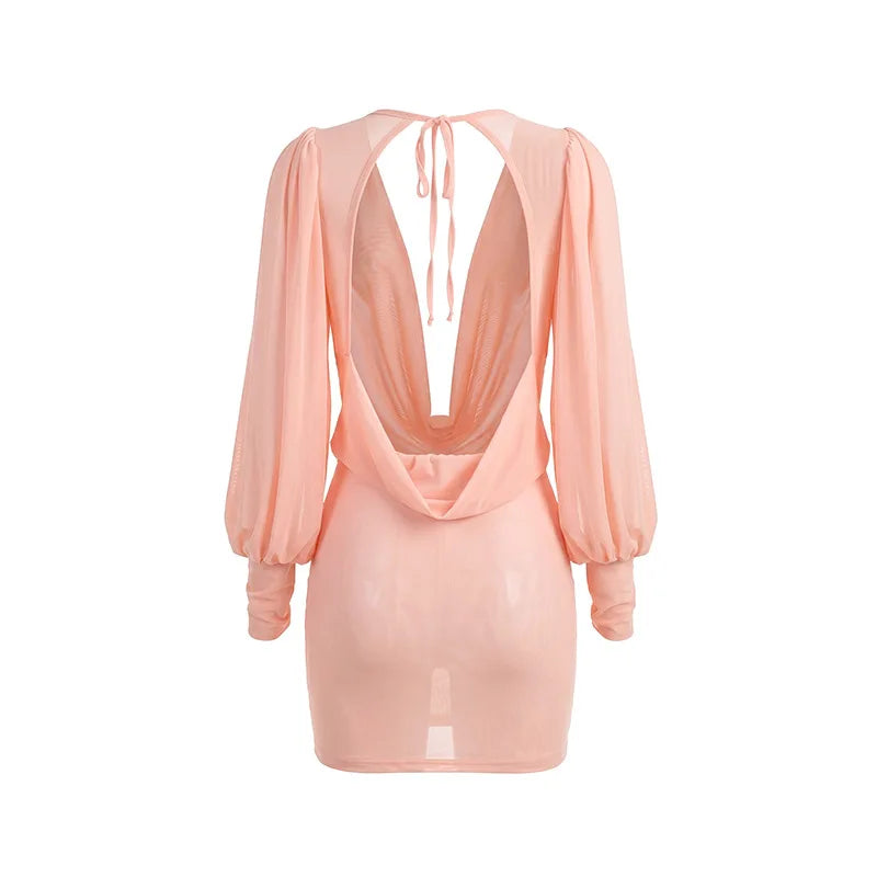 Mini-robe transparente à épaules dénudées