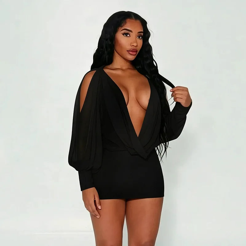 Mini-robe transparente à épaules dénudées