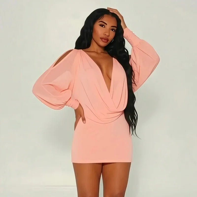 Mini-robe transparente à épaules dénudées