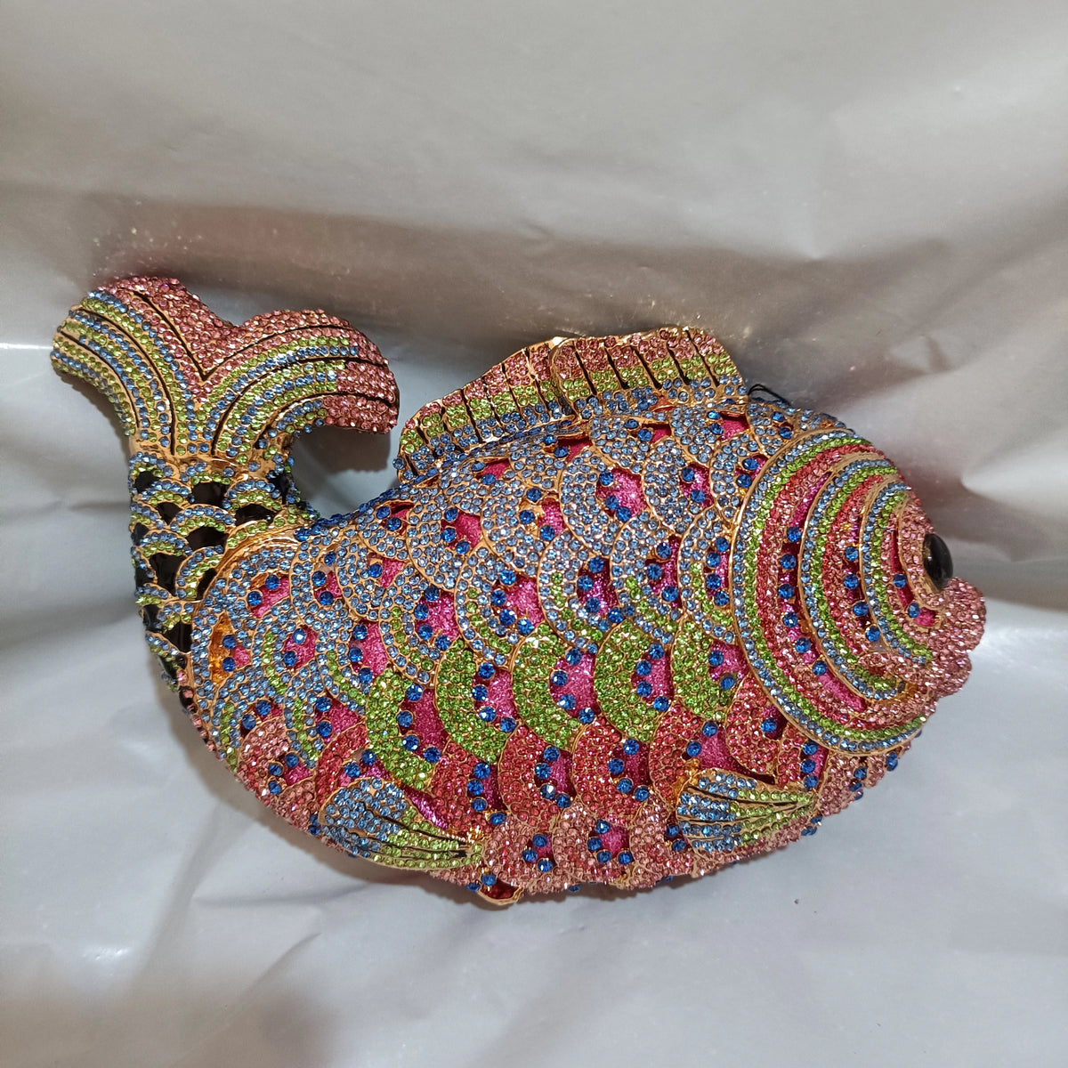 Pochette poisson ornée de strass