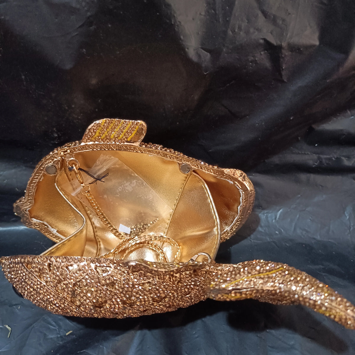 Pochette poisson ornée de strass