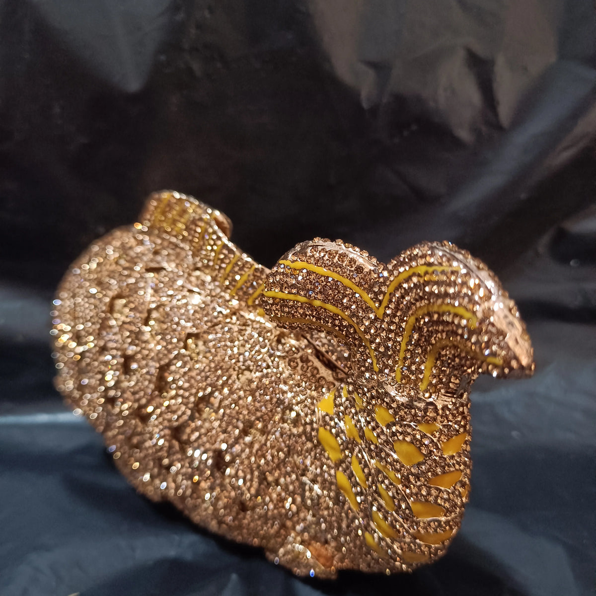 Pochette poisson ornée de strass