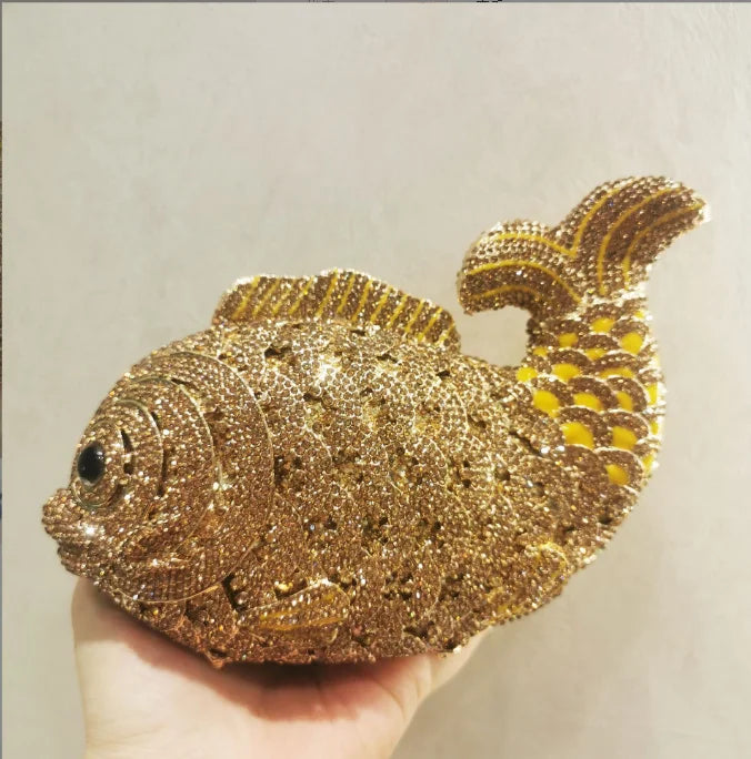 Pochette poisson ornée de strass