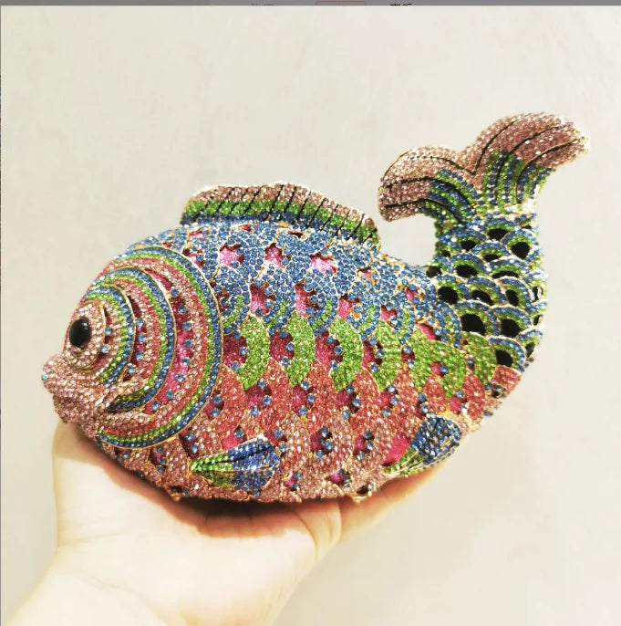 Pochette poisson ornée de strass