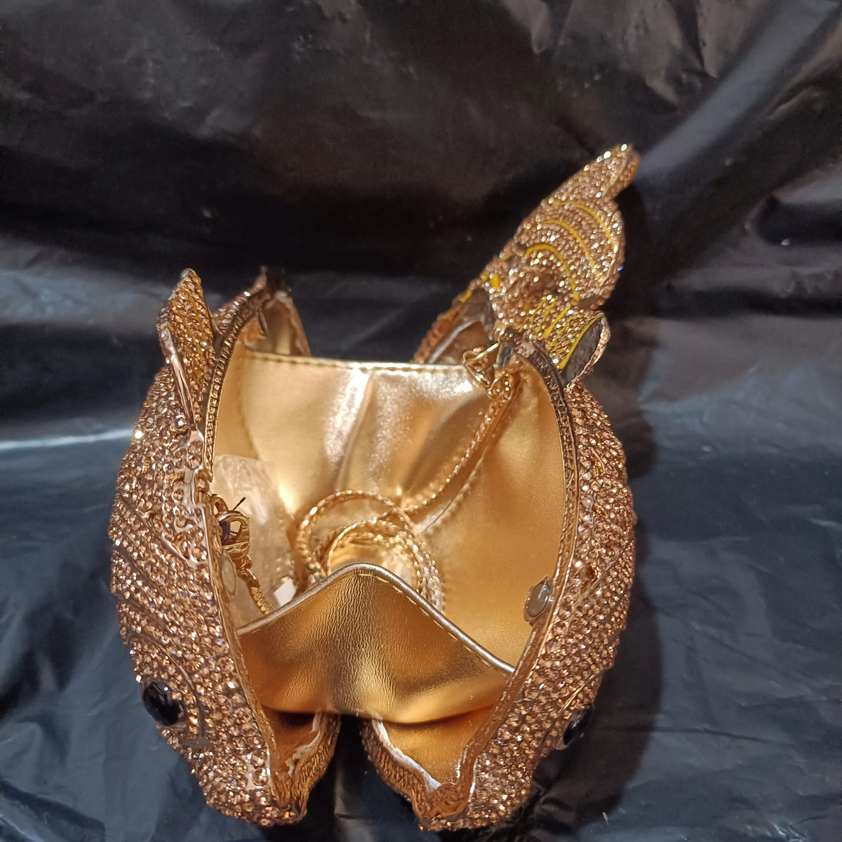 Pochette poisson ornée de strass