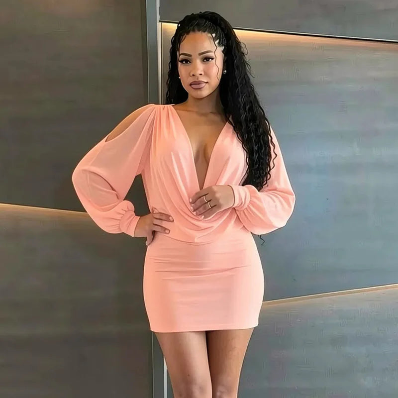 Mini-robe transparente à épaules dénudées