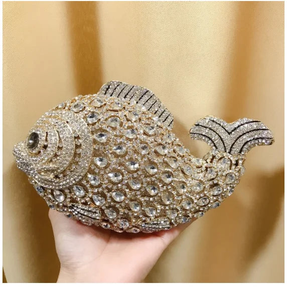 Pochette poisson ornée de strass