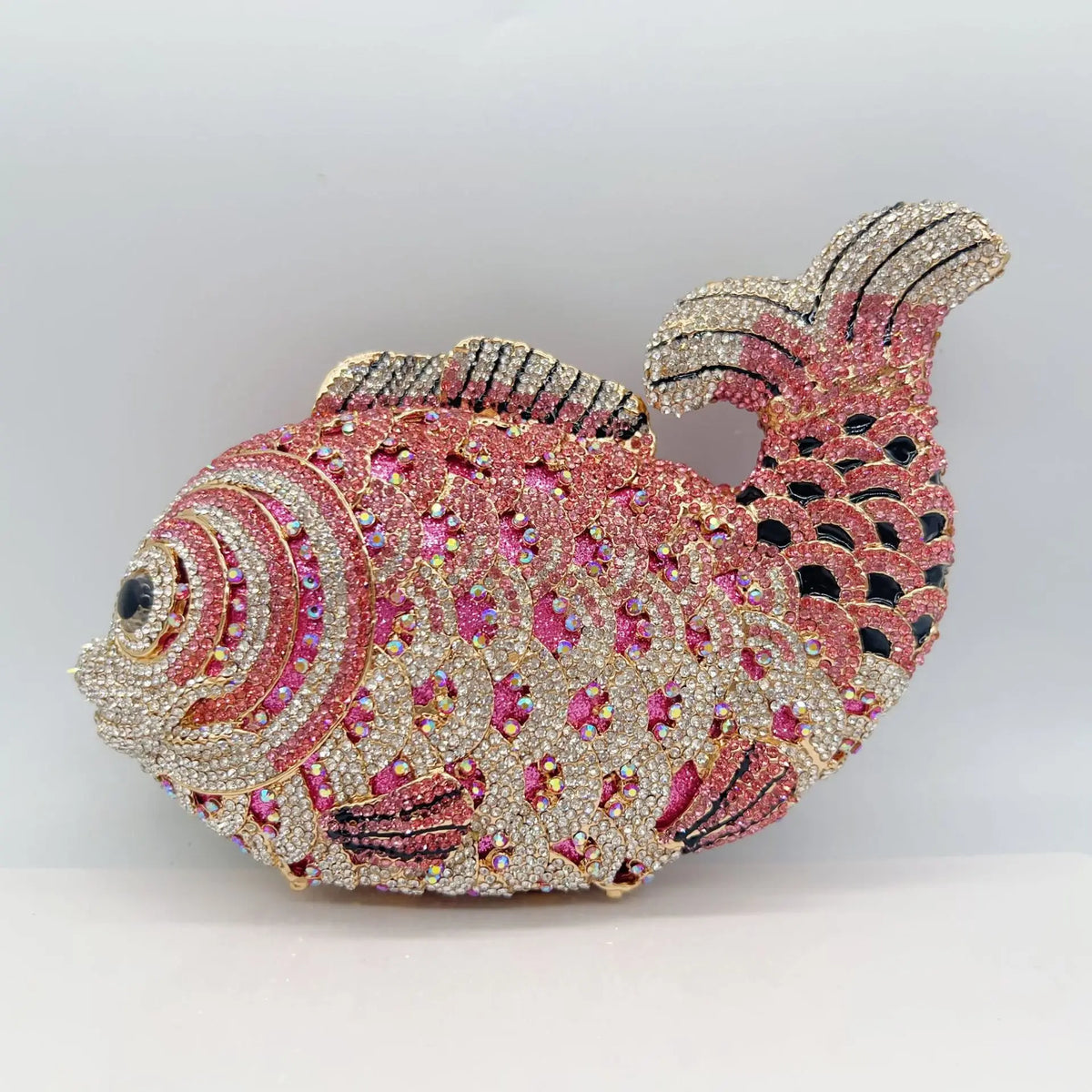 Pochette poisson ornée de strass