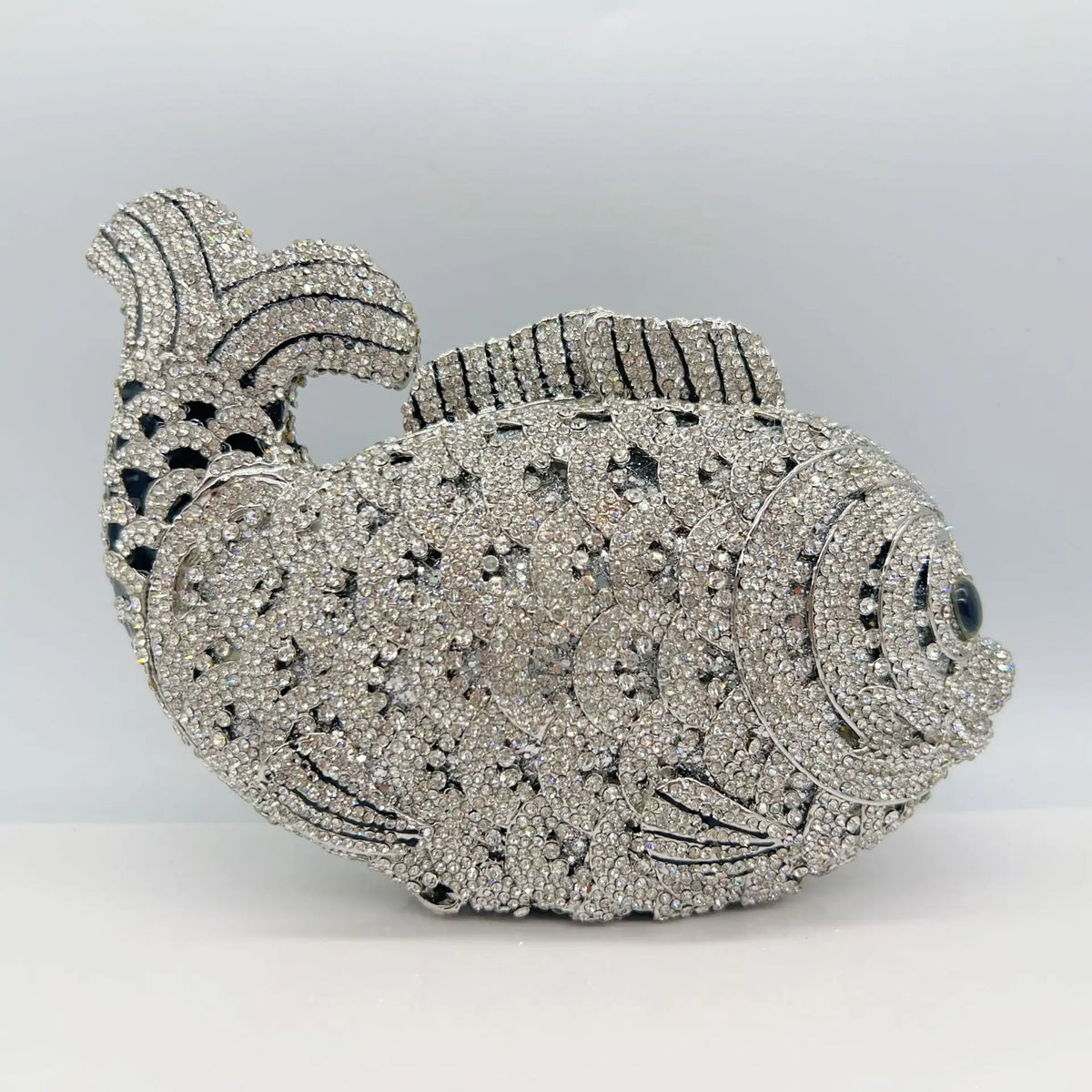 Pochette poisson ornée de strass
