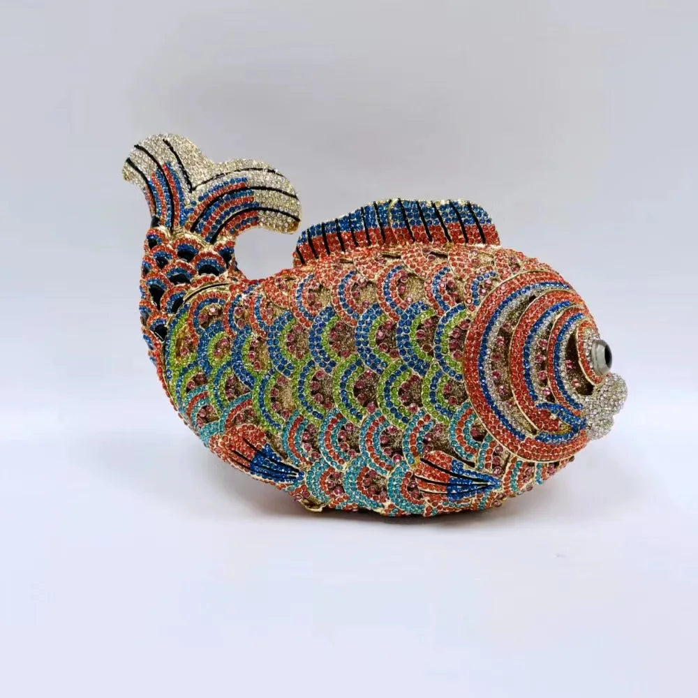 Pochette poisson ornée de strass