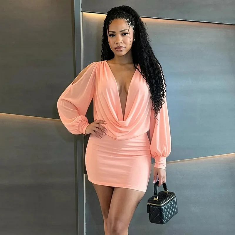Mini-robe transparente à épaules dénudées