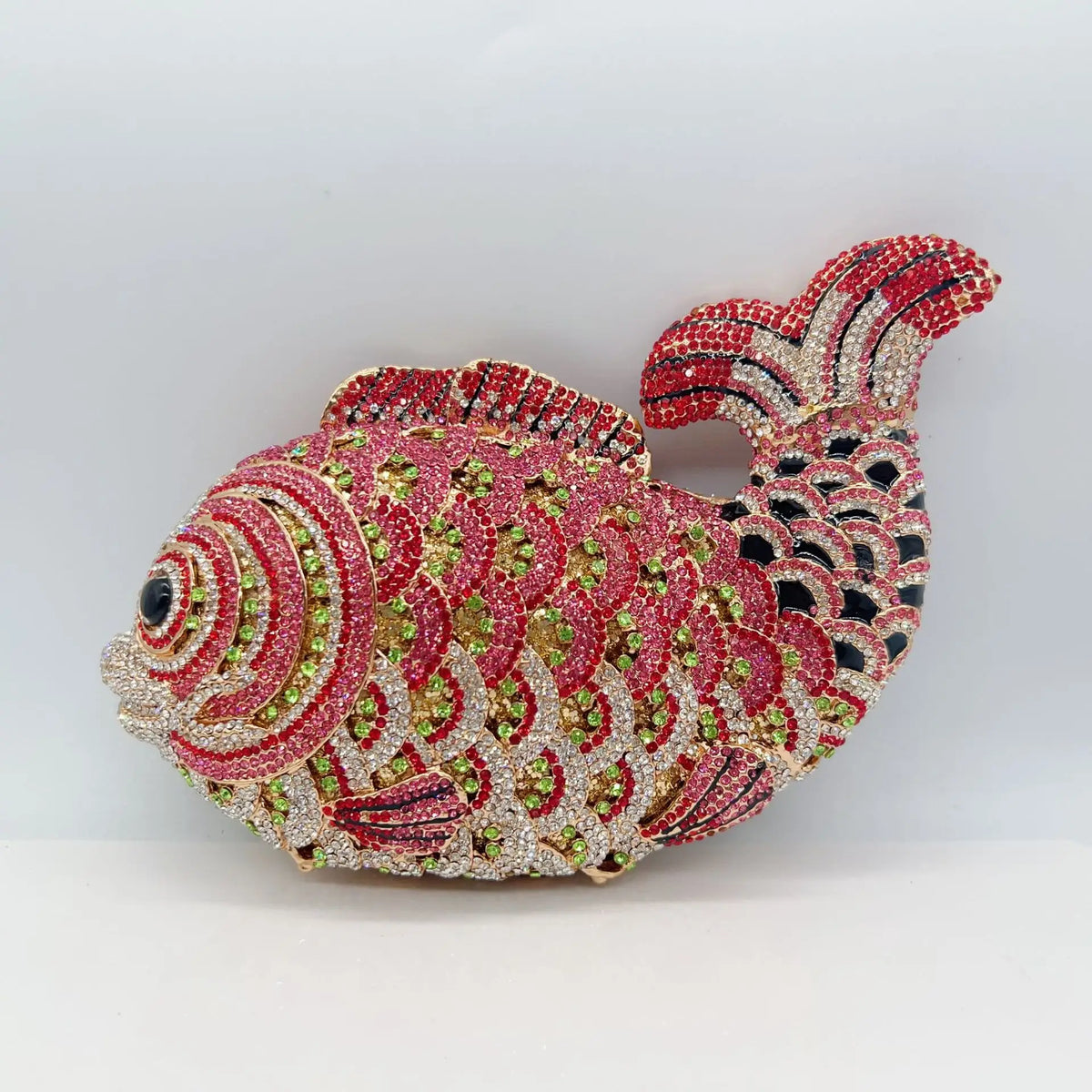 Pochette poisson ornée de strass