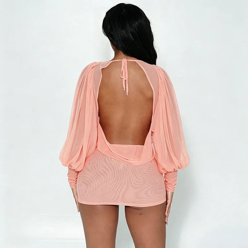 Mini-robe transparente à épaules dénudées