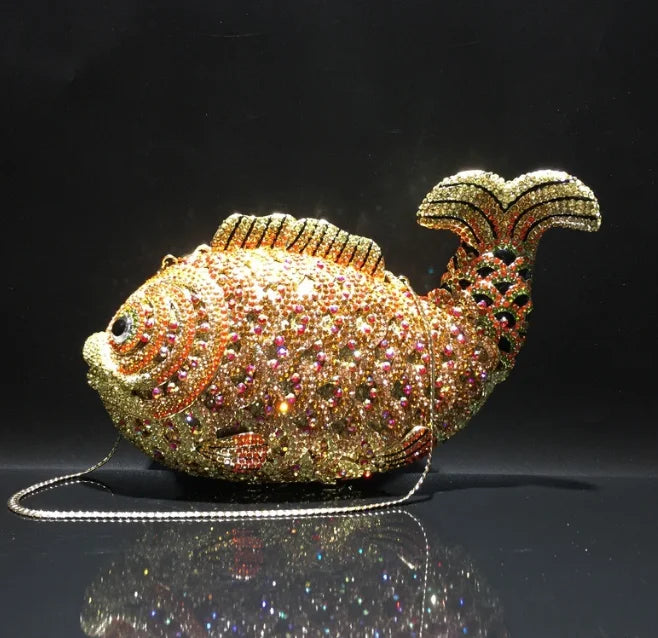 Pochette poisson ornée de strass