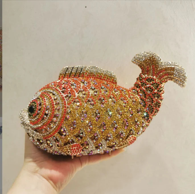 Pochette poisson ornée de strass