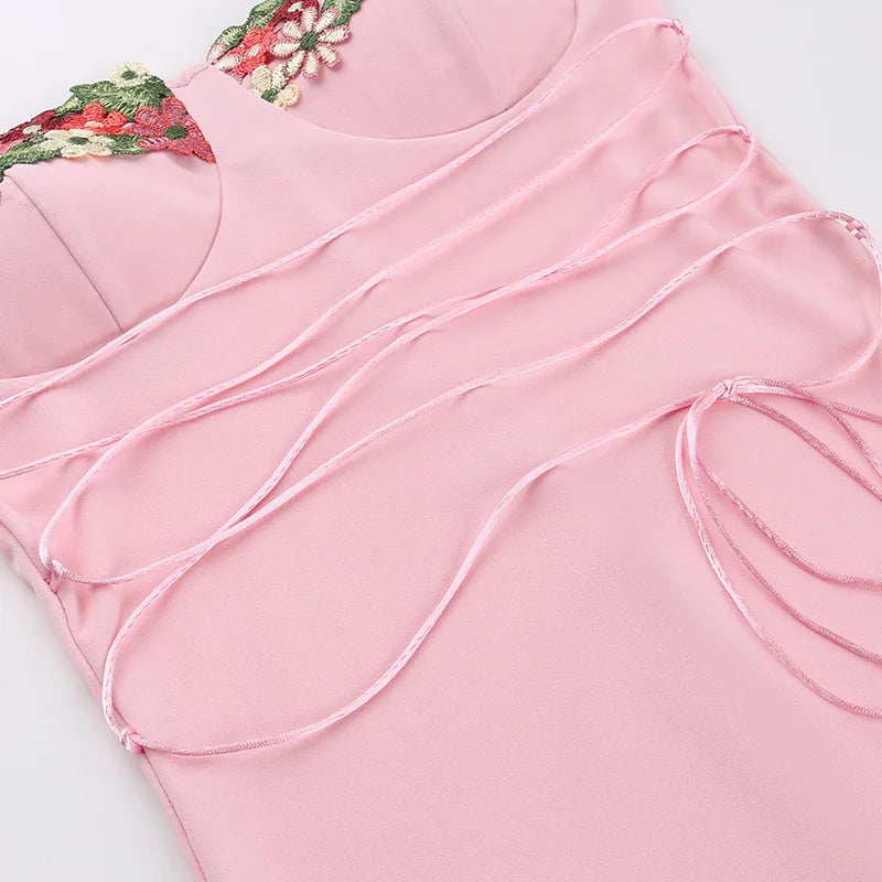 Robe midi à fleurs brodées