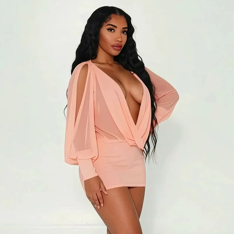 Mini-robe transparente à épaules dénudées