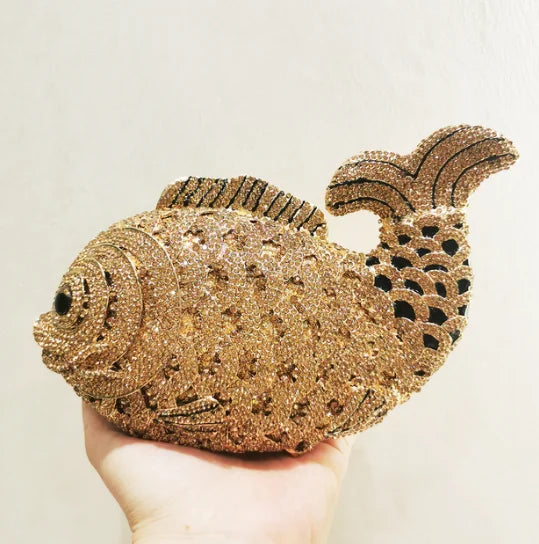 Pochette poisson ornée de strass