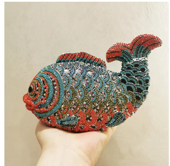 Pochette poisson ornée de strass