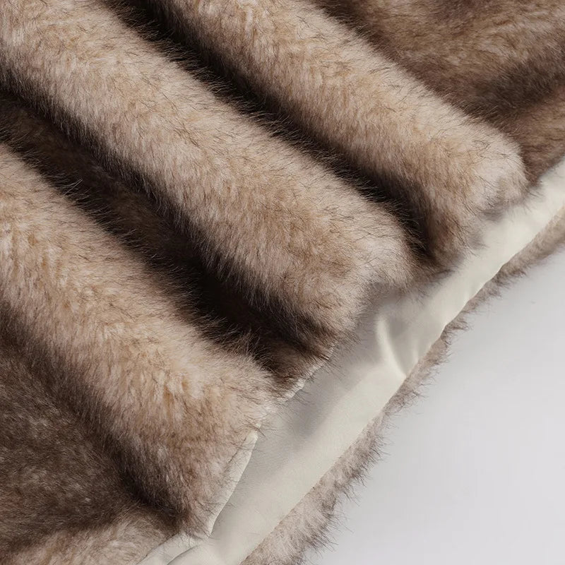 Mini-jupe plissée en fausse fourrure