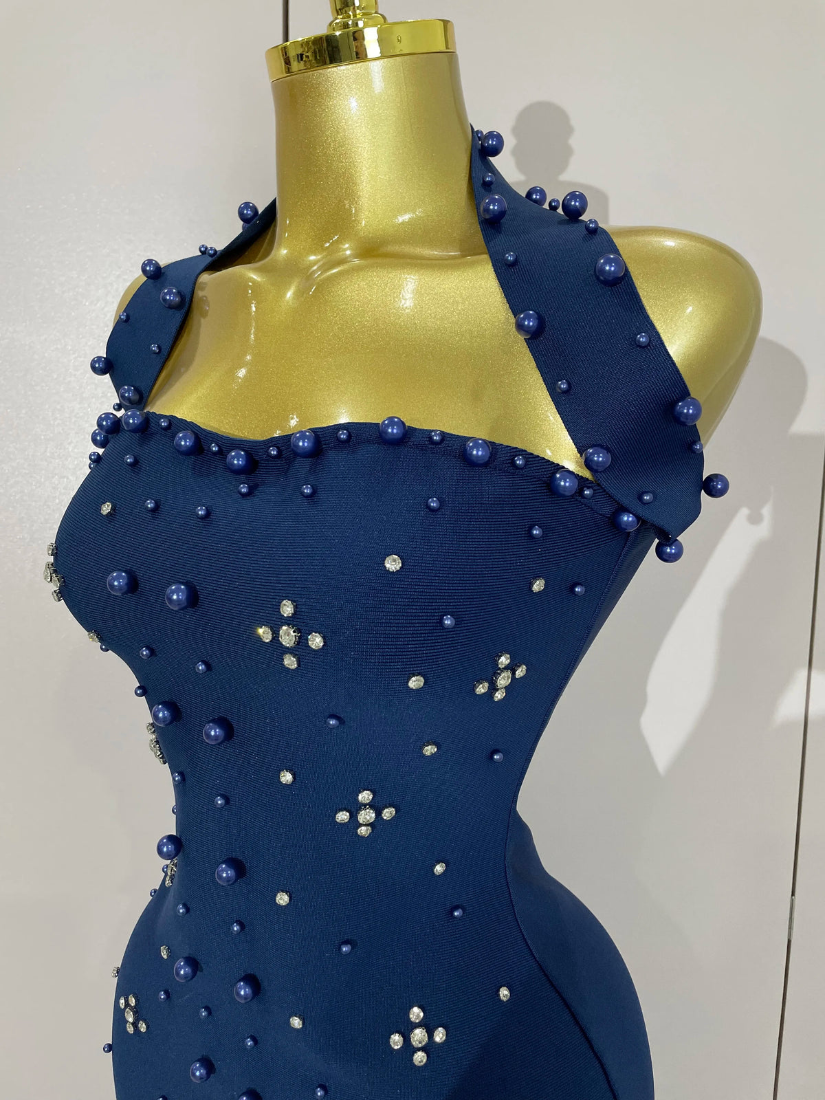 Robe midi à pansements, perles et strass