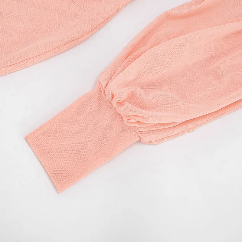 Mini-robe transparente à épaules dénudées