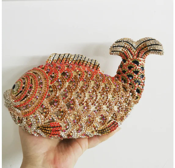 Pochette poisson ornée de strass
