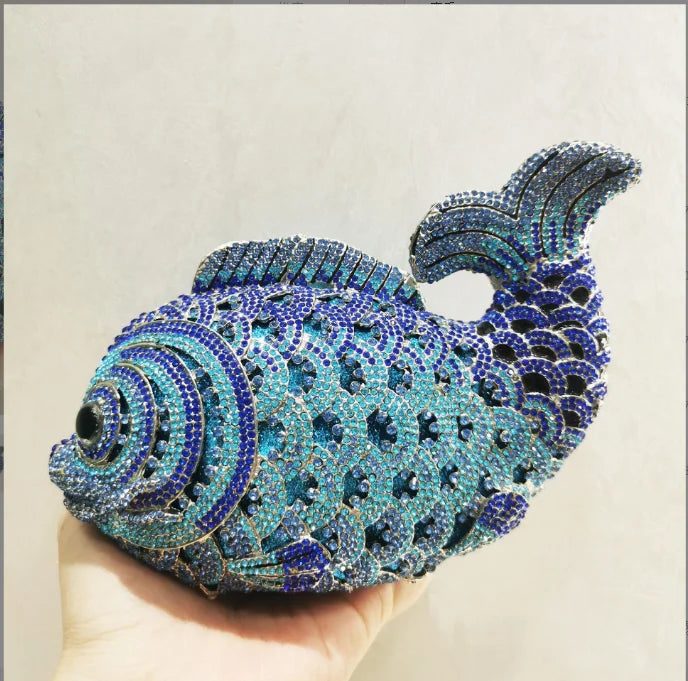 Pochette poisson ornée de strass