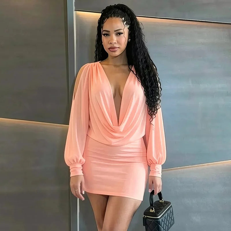 Mini-robe transparente à épaules dénudées